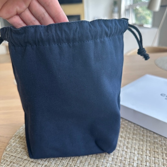 CHANEL Beauté navy/black reversible Drawstring cosmetic bag - Picture 4 of 9